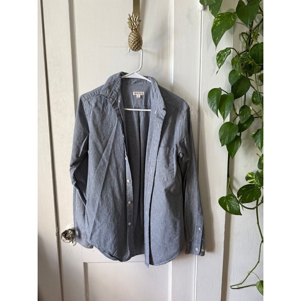 Merona men’s size small button-down shirt
